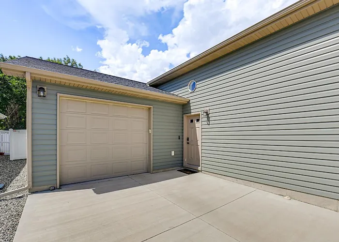 Holiday home Walk To Downtown: Family-friendly Home!
