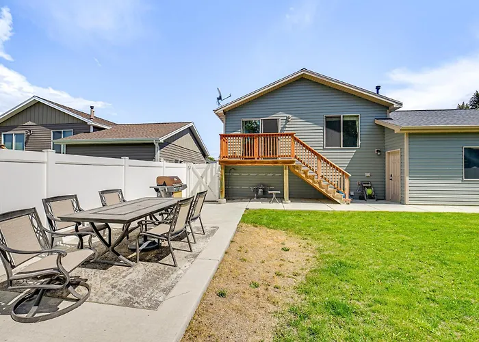 Walk To Downtown: Family-friendly Home!