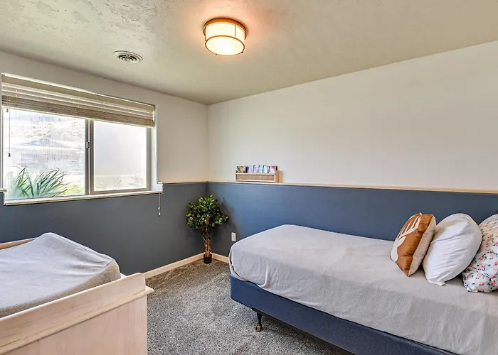 Holiday home Walk To Downtown: Family-friendly Home!