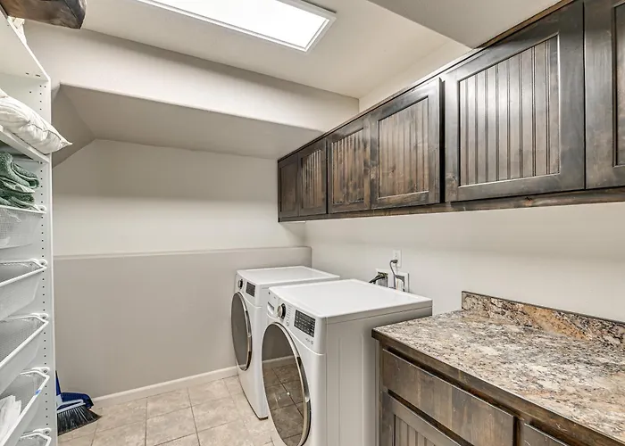 Walk To Downtown: Family-friendly Home! *