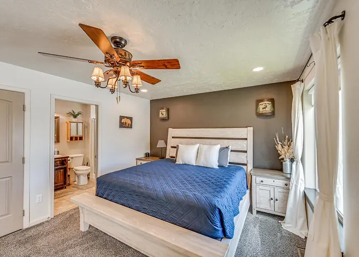 Walk To Downtown: Family-friendly Home! Cody