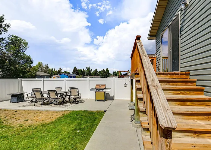 Walk To Downtown: Family-friendly Home! Holiday home *