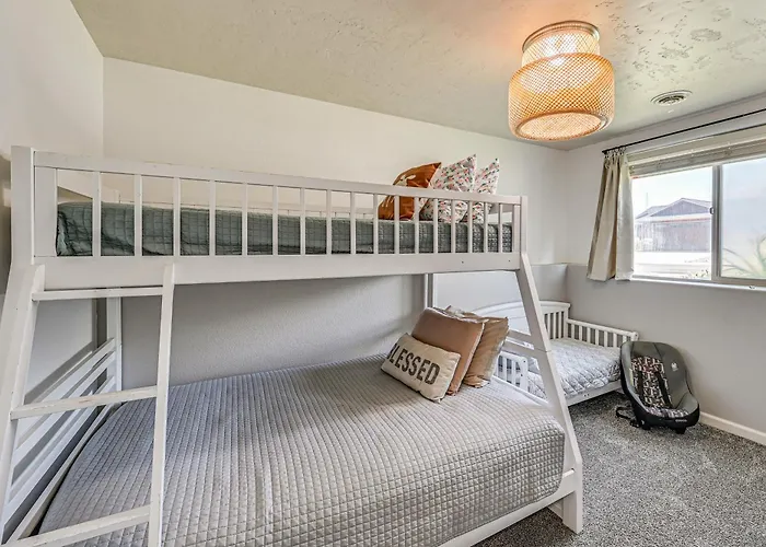 Walk To Downtown: Family-friendly Home! Holiday home Cody