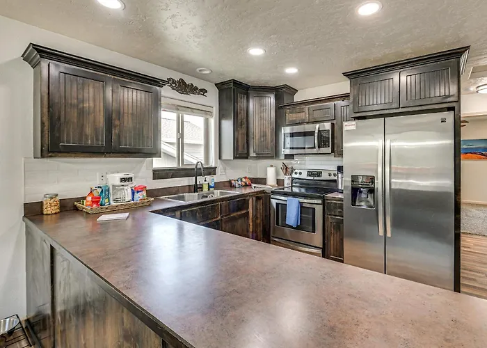 Walk To Downtown: Family-friendly Home! *