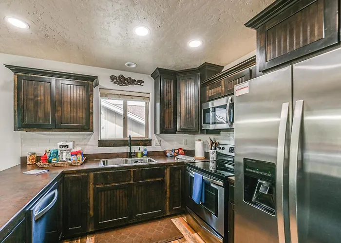 Walk To Downtown: Family-friendly Home! *