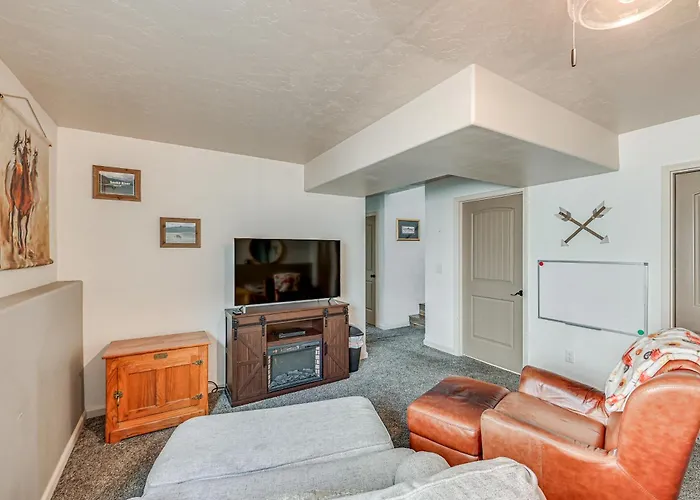 Walk To Downtown: Family-friendly Home! Holiday home